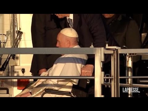 Papa Francesco partito per il suo viaggio in Africa
