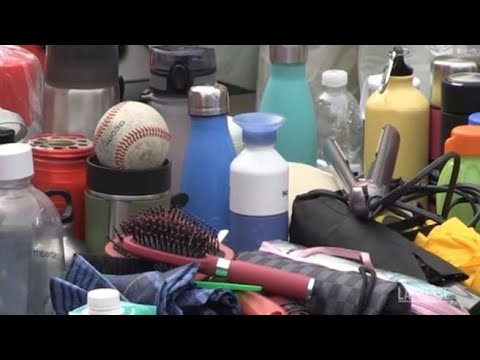 Da coltelli a palle da baseball: tutti gli oggetti sequestrati ai fedeli al funerale di…