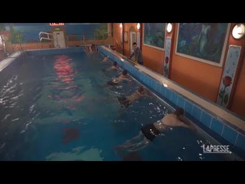 Soldati ucraini recuperano le energie in un centro di riabilitazione