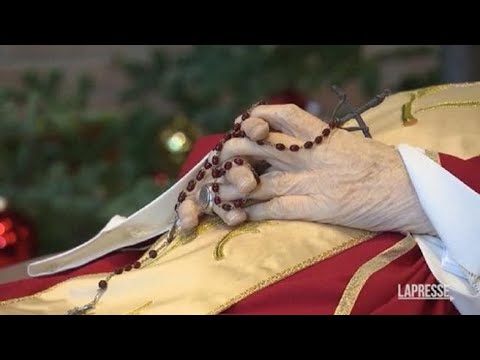 Ratzinger, la salma in una cappella del monastero vaticano