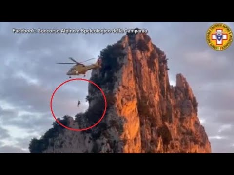 Scalatori bloccati su una parete del Faraglione di Capri: il salvataggio con l’elicottero
