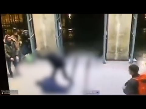 L’aggressione alla Gare du Nord di Parigi: le immagini dei video di sorveglianza