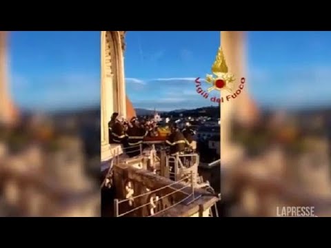 Firenze, i vigili del Fuoco soccorrono turista sulla cupola del Duomo