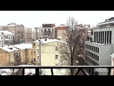 Ucraina, serie di esplosioni: risuonano le sirene d’allarme a Kiev