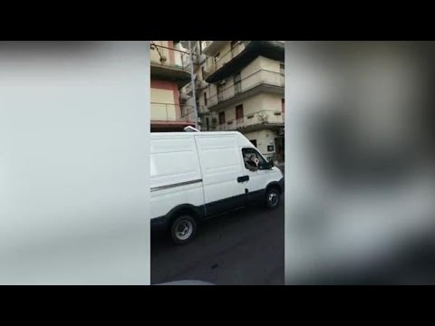 «Dai talia unnè, cu fuggoni biancu», la sorpresa dei palermitani mentre il boss viene portato via
