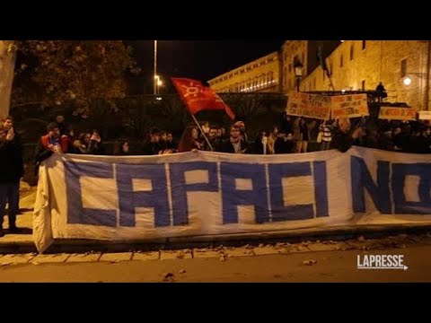 L’arresto di Messina Denaro, i cori contro il boss: «Palermo è nostra e non di Cosa Nostra»