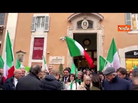 Arresto Messina Denaro, il flashmob di FdI per dire “Grazie” ai Carabinieri