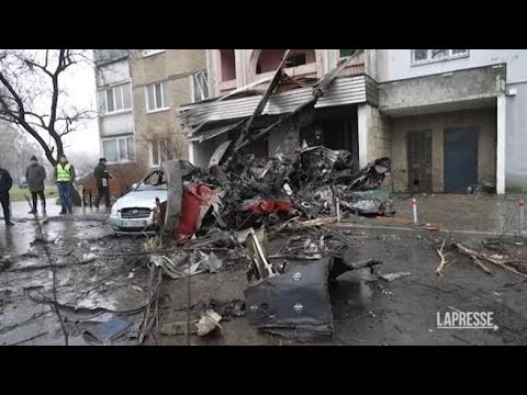 Elicottero caduto a Kiev, le immagini dal luogo dello schianto