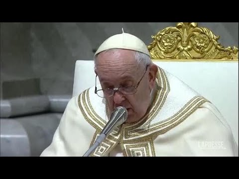 Papa Francesco ricorda Ratzinger: «Grati a Dio per averlo donato al mondo»