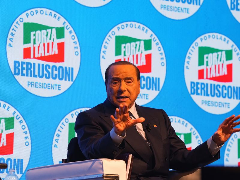 Berlusconi “Liberiamo l’Italia dalla burocrazia, Stato non è ostacolo”