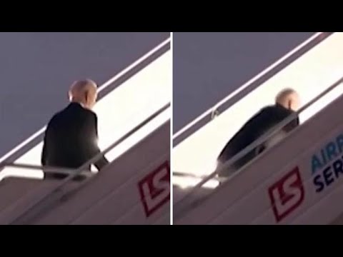 Biden inciampa e cade sulla scaletta dell’Air Force One