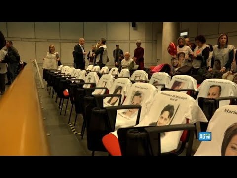 Rigopiano, in aula a Pescara i volti delle vittime: «I nostri angeli con noi»