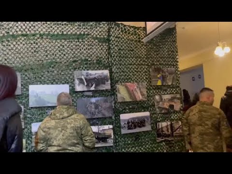 Kiev dopo un anno di guerra, la mostra che racconta il dramma