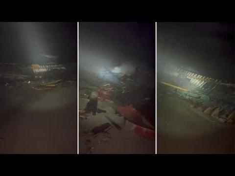 La strage di migranti nel naufragio di Crotone, le immagini girate di notte mostrano i resti del…