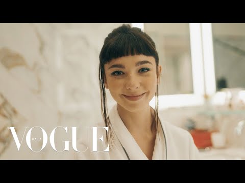 Matilda De Angelis si prepara per la sfilata di Bottega Veneta | Vogue Italia