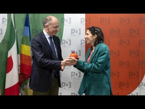 Letta regala a Elly Schlein una melagrana simbolo di fortuna
