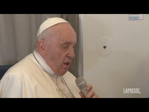 Papa Francesco: «La morte Benedetto XVI è stata strumentalizzata»