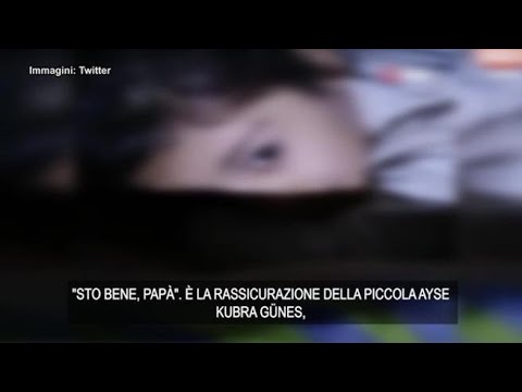 Bimba di 5 anni estratta viva dalle macerie in Turchia: «Papà, sto bene»