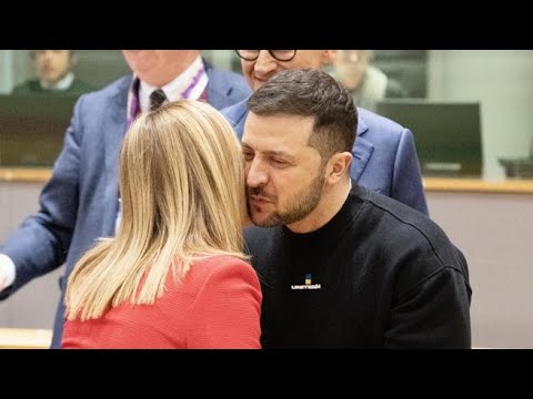 Meloni e Zelensky, baci a Bruxelles