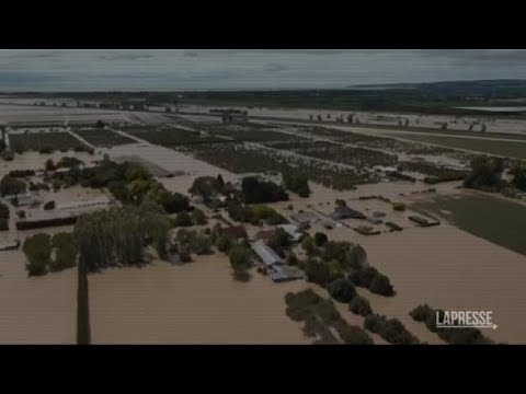 Nuova Zelanda, ciclone devasta il Paese: 2 vittime e 9mila persone evacuate