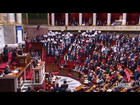 Riforma delle pensioni in Francia: l’opposizione intona «La Marsigliese» per protesta