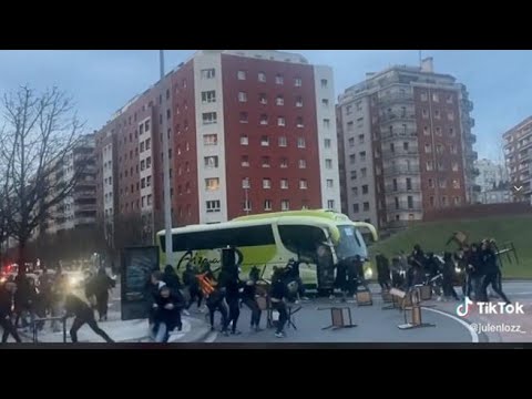 Real Sociedad-Roma, incidenti tra tifosi a San Sebastian: lanci di sedie e bottiglie