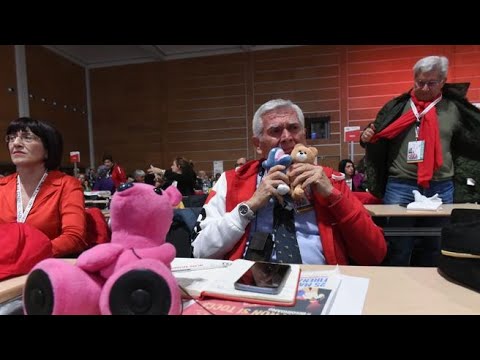 Congresso Cgil, Meloni contestata: in sala “Bella Ciao” e peluche
