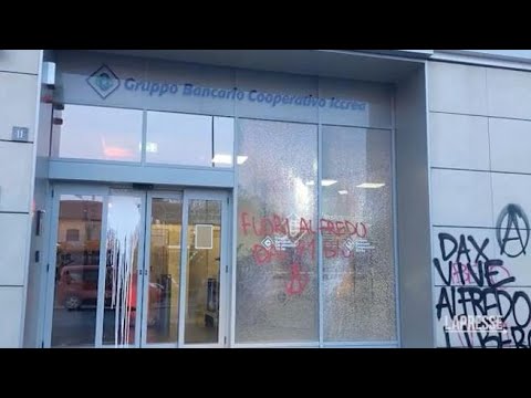 Vetrine danneggiate e muri imbrattati: così dopo il passaggio del corteo degli antagonisti a…