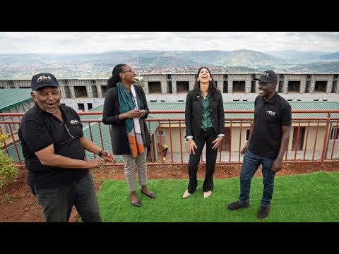 Suella Braverman in Ruanda: critiche per la foto in cui ride vicino a un complesso residenziale…