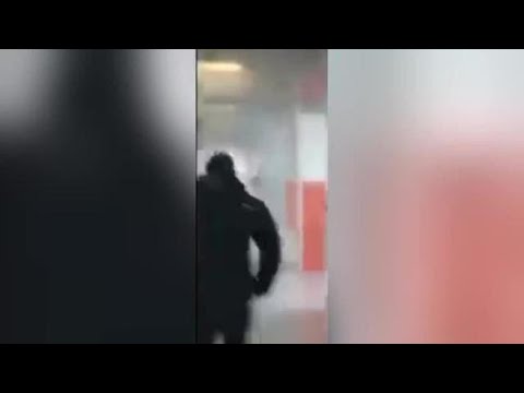 Rovigo, il fumo nelle aule dopo l’esplosione nella scuola: il video