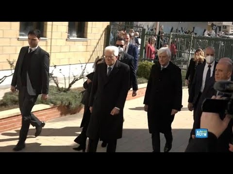 Mattarella a Crotone, dalla folla: «Si poteva evitare signor Presidente»