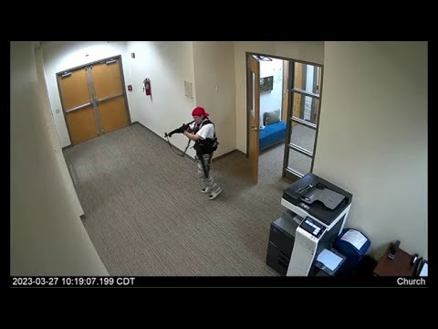 Strage a Nashville, il video del killer che imbraccia un fucile e irrompe a scuola