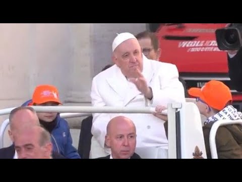 Papa Francesco prima del ricovero, le immagini dell’udienza generale