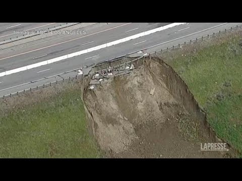Stati Uniti, frana inghiotte autostrada: le immagini dall’alto della voragine
