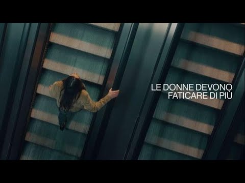 Una scala mobile che gira al contrario, lo spot della Rai per l’8 marzo