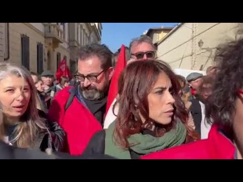 Manifestazione antifascista a Firenze, in corteo anche la preside del liceo Da Vinci