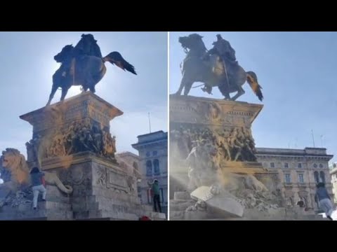 Ultima Generazione imbratta il cavallo di piazza Duomo a Milano