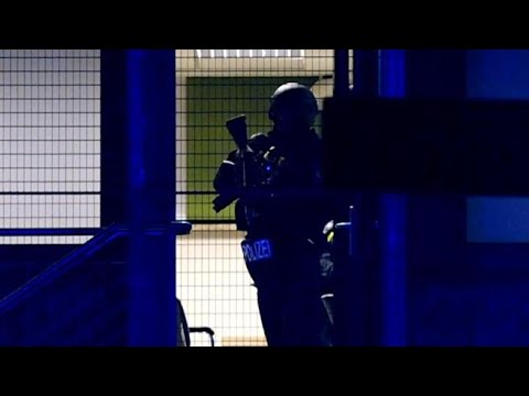 Strage ad Amburgo, in un video il killer spara dalla finestra