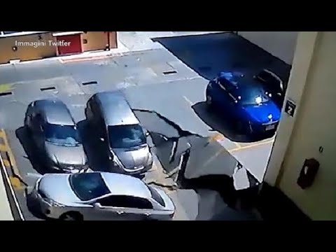Paura in Brasile, il tetto di un centro commerciale cede: 5 auto sprofondano nella zona…