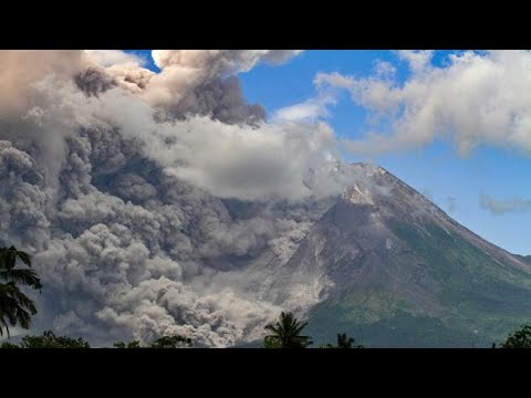 Torna a eruttare il vulcano Merapi, tra i più attivi dell’Indonesia