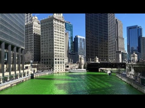 San Patrizio, il fiume di Chicago colorato di verde come da tradizione