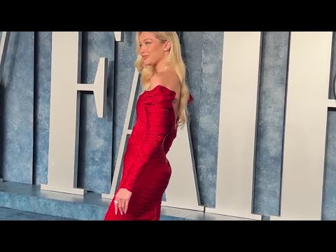 #GigiHadid agli #Oscar in #rossofuoco #shorts