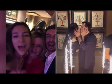 Verdini scatenata al compleanno di Salvini: canta e bacia il festeggiato