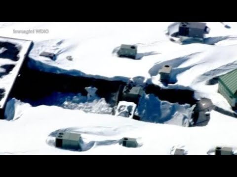 Tetto di un centro commerciale crolla sotto la neve: paura negli Usa
