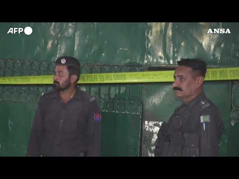 Pakistan, almeno 12 persone muoiono durante ressa per cibo