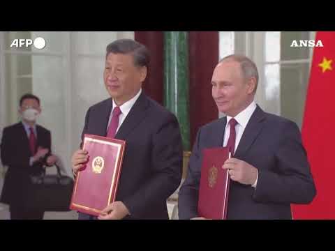 Macron e l’Ue in pressing su Xi, Putin chiude ai colloqui