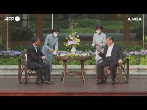 Cina, cerimonia del te’ per Xi Jinping e Macron