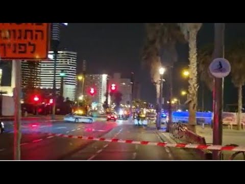 Auto contro la folla e spari sul lungomare di Tel Aviv: zona bloccata e polizia schierata, le…