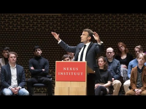 Macron interrotto durante il suo discorso sull’Europa all’Aia