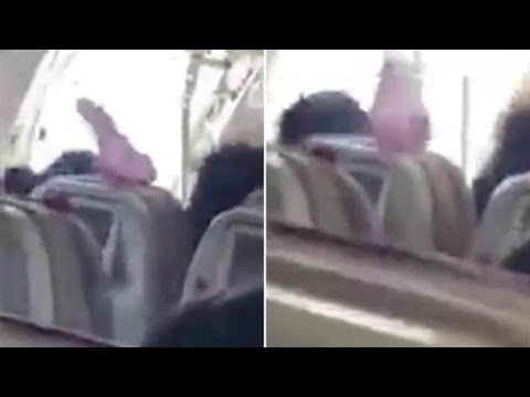 Terrore durante l’atterraggio, apre il portellone dell’aereo: arrestato